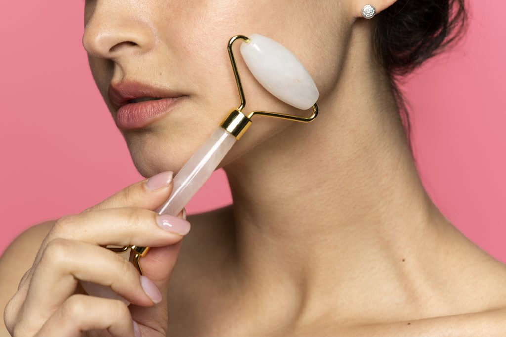 Strumenti di Massaggio Facciale per una Pelle Tonica e Rilassata